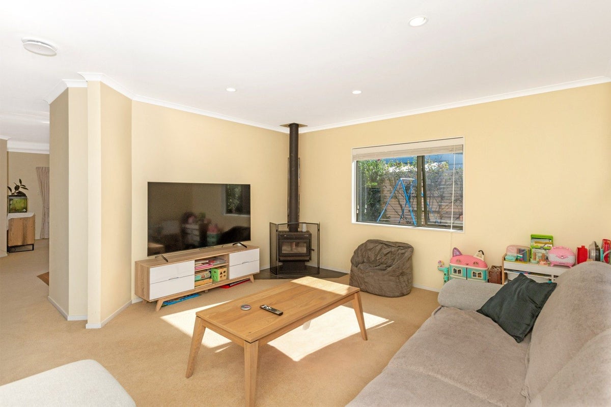 5 Westpark Place, Lytton West, Gisborne - Carousel 2