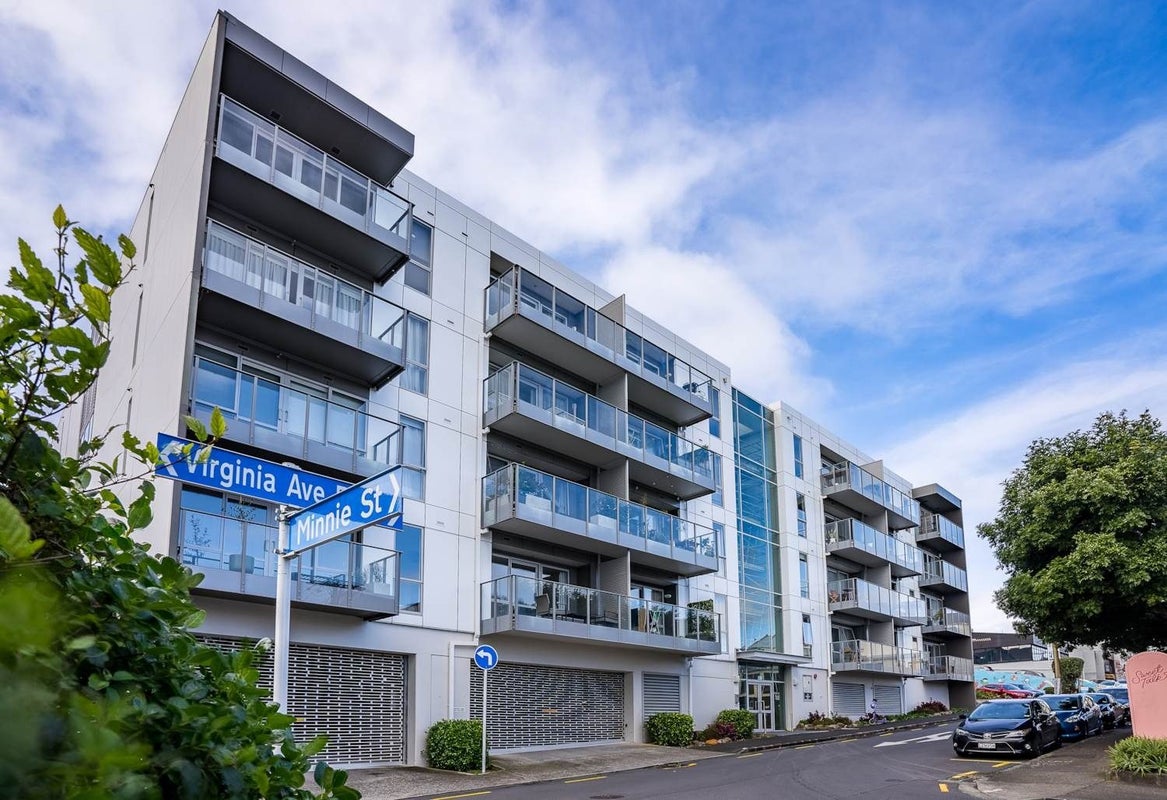 4N/21 Virginia Avenue East, Eden Terrace, Auckland - Carousel 1