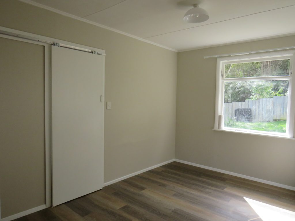 27 York Place, Cannons Creek, Porirua - Carousel 11
