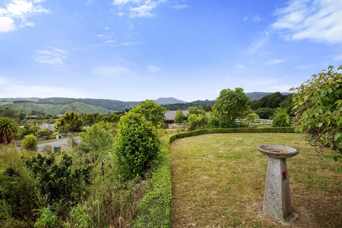 32 Mount Marua Drive, Timberlea, Upper Hutt - Carousel 13