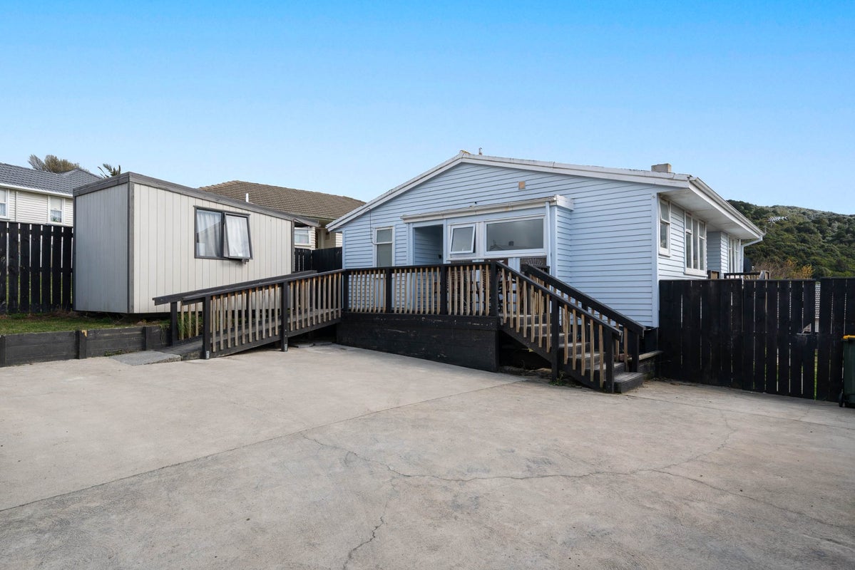 11 Rangituhi Crescent, Takapuwahia, Porirua, Wellington - Carousel 1