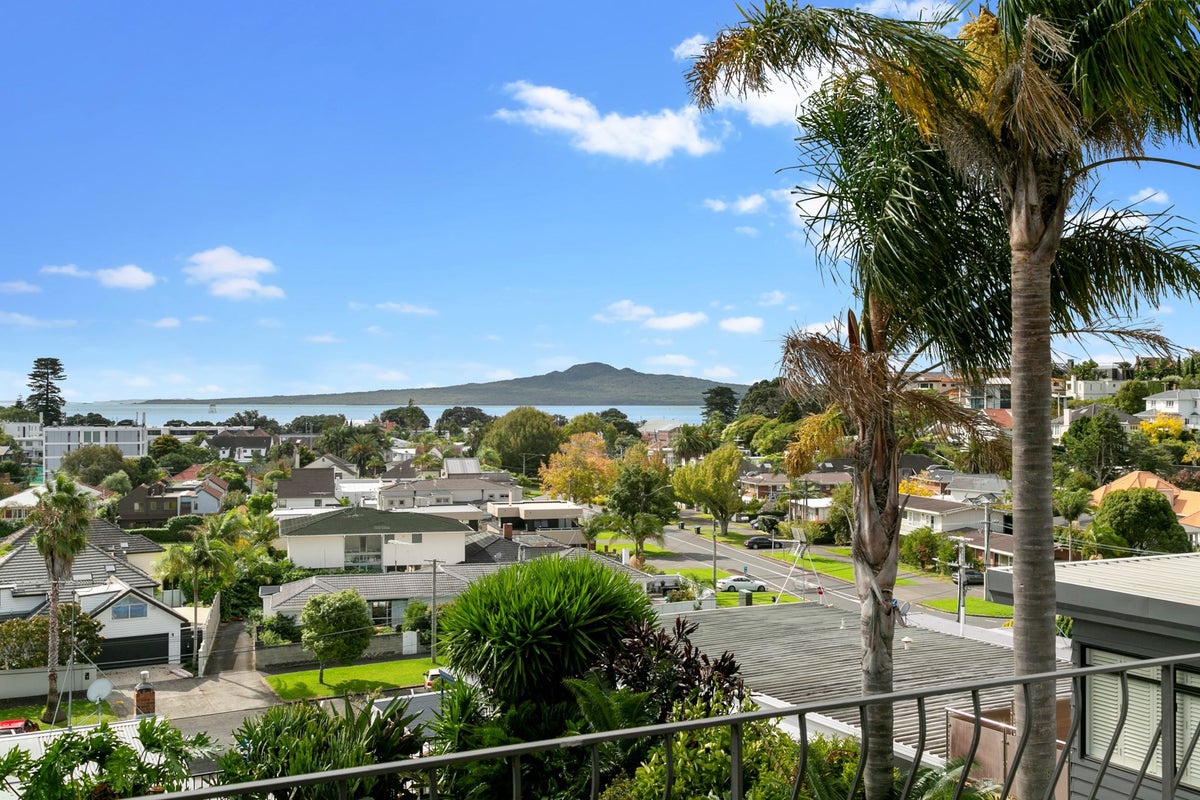 20 Codrington Crescent, Mission Bay, Auckland - Carousel 2
