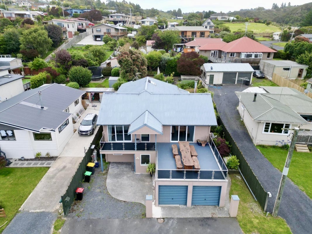 32 Edna Street, Ocean View, Dunedin - Carousel 2