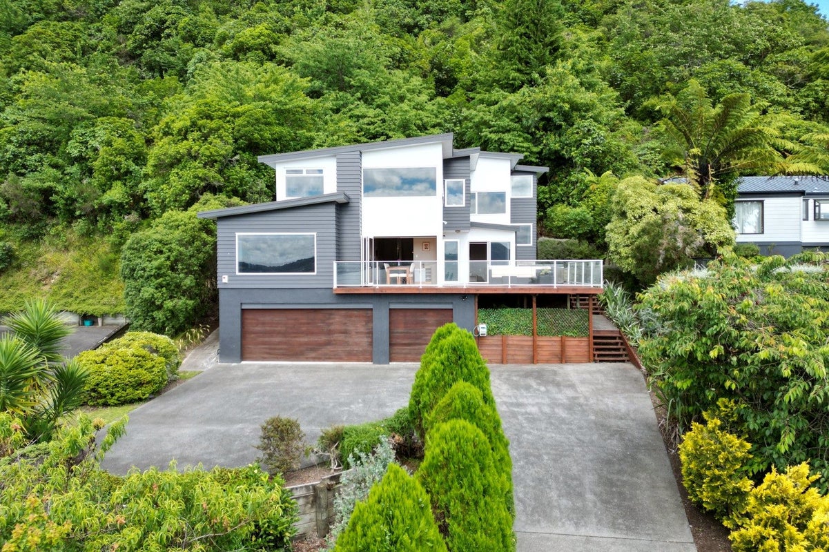 33 Shera Street, Acacia Bay, Taupo - Carousel 1
