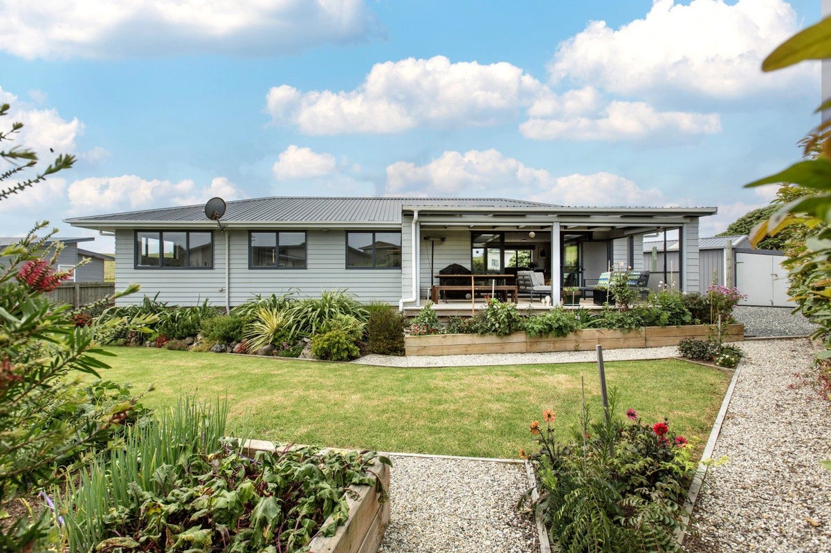 7 Sunset Drive, Baylys Beach, Dargaville - Carousel 1