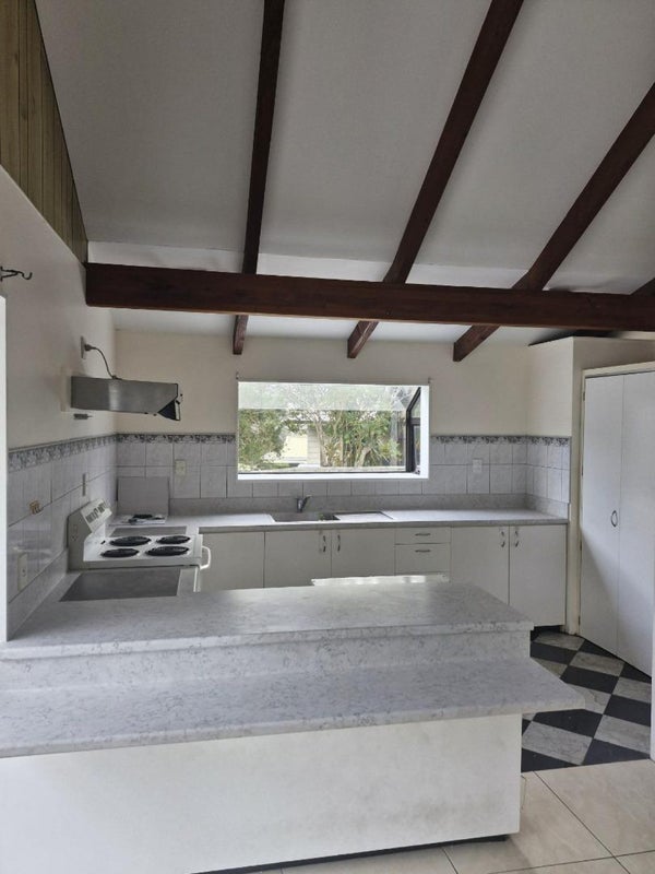 36 Poplar Grove, Whalers Gate, New Plymouth - Carousel 2