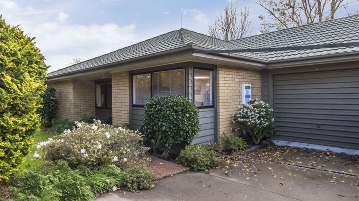 1/8 Eastridge Court, Northpark, Auckland - Carousel 1