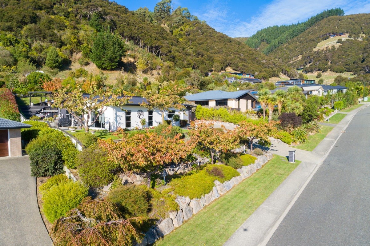 23 Farleigh Street, Atawhai, Nelson - Carousel 2