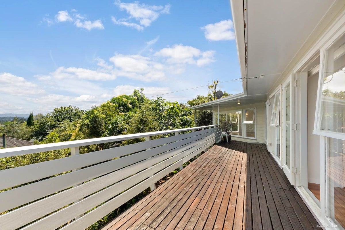 16 Derwent Crescent, Titirangi, Auckland - Carousel 1