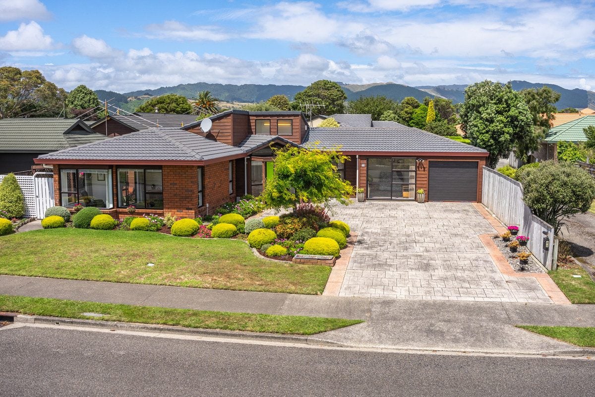 66 Cedar Drive, Paraparaumu Beach, Paraparaumu - Carousel 1