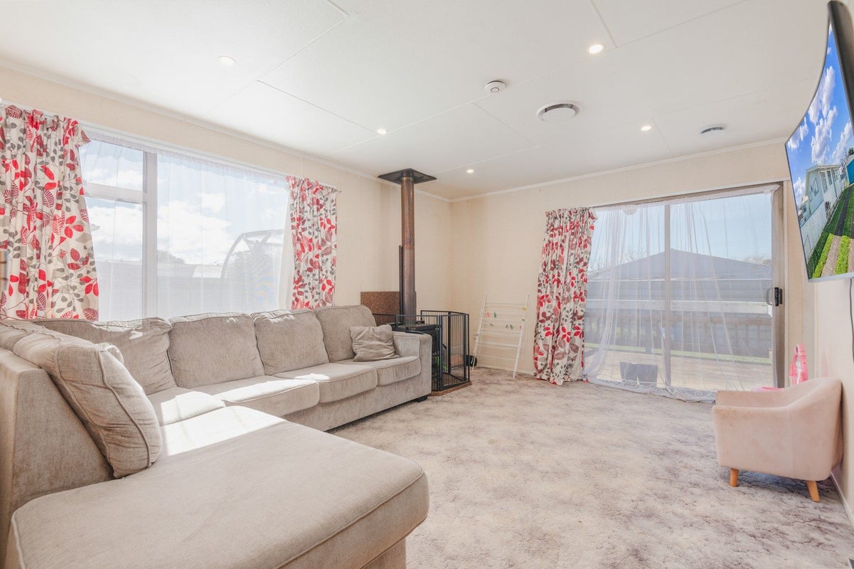 5 Chatsworth Place, Highbury, Palmerston North - Carousel 2