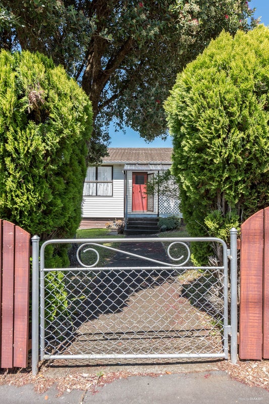 25 Taratoa Street, Point England, Auckland - Carousel 2