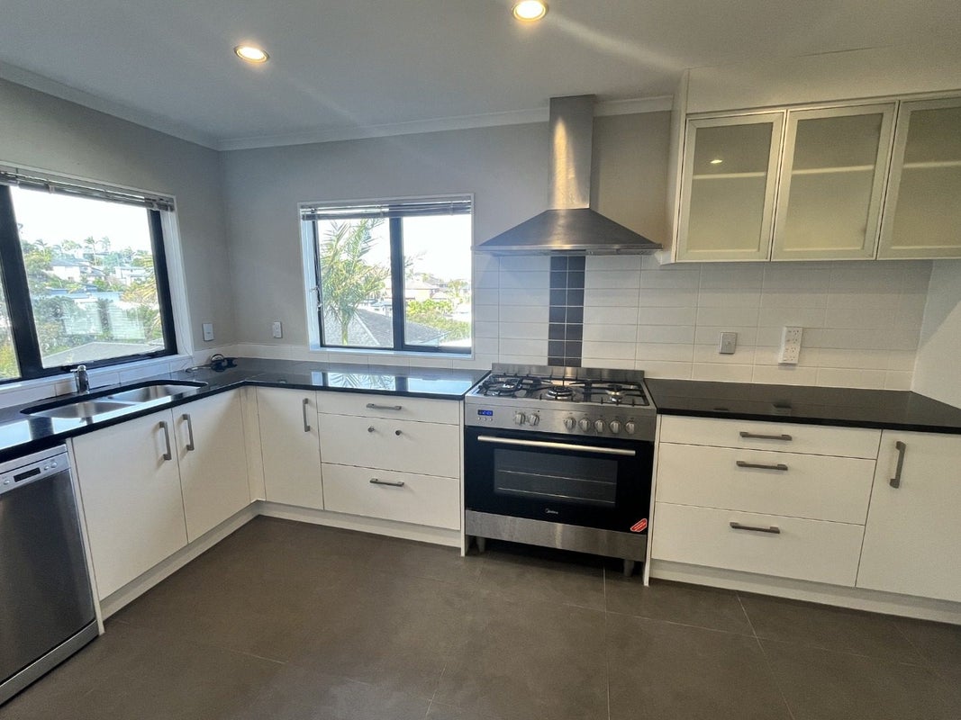 34 Namsan Close, Fairview Heights, Auckland - Carousel 2
