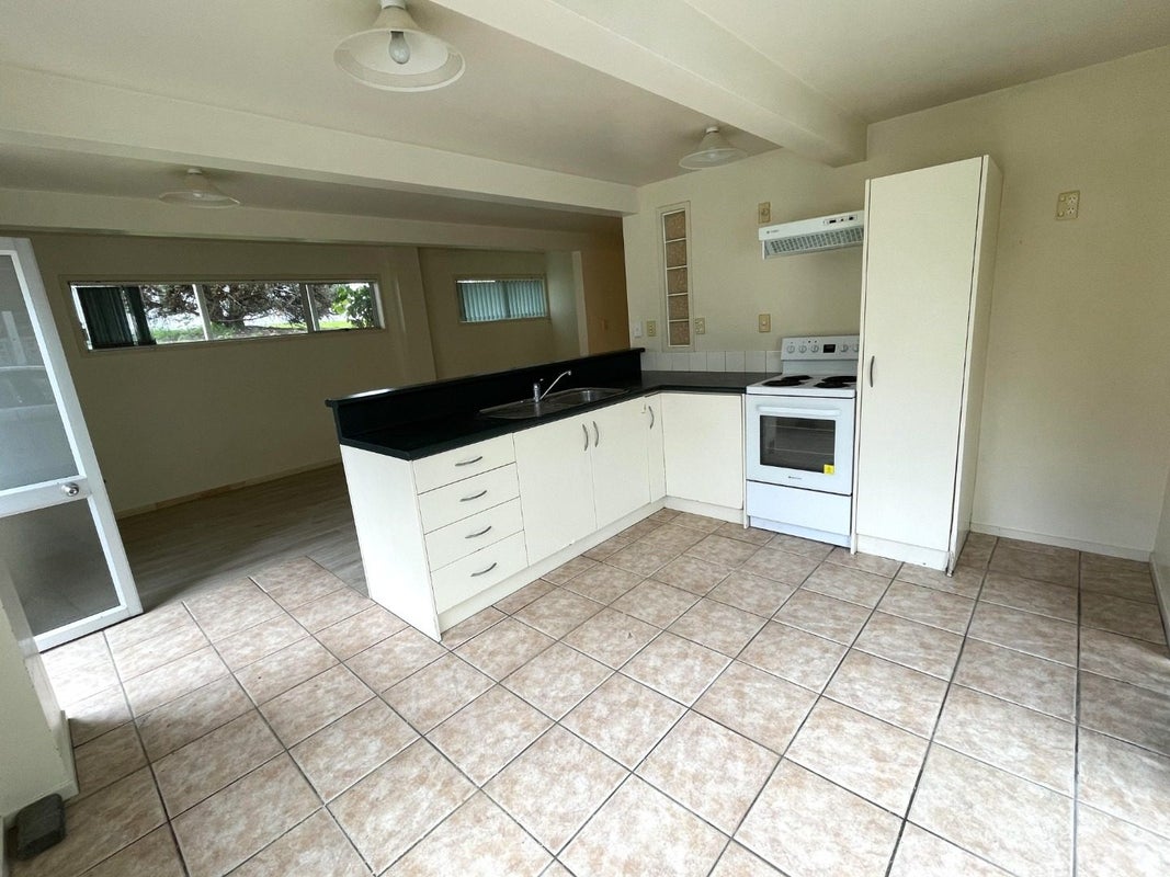 41 Vina Place, Massey, Auckland - Carousel 2
