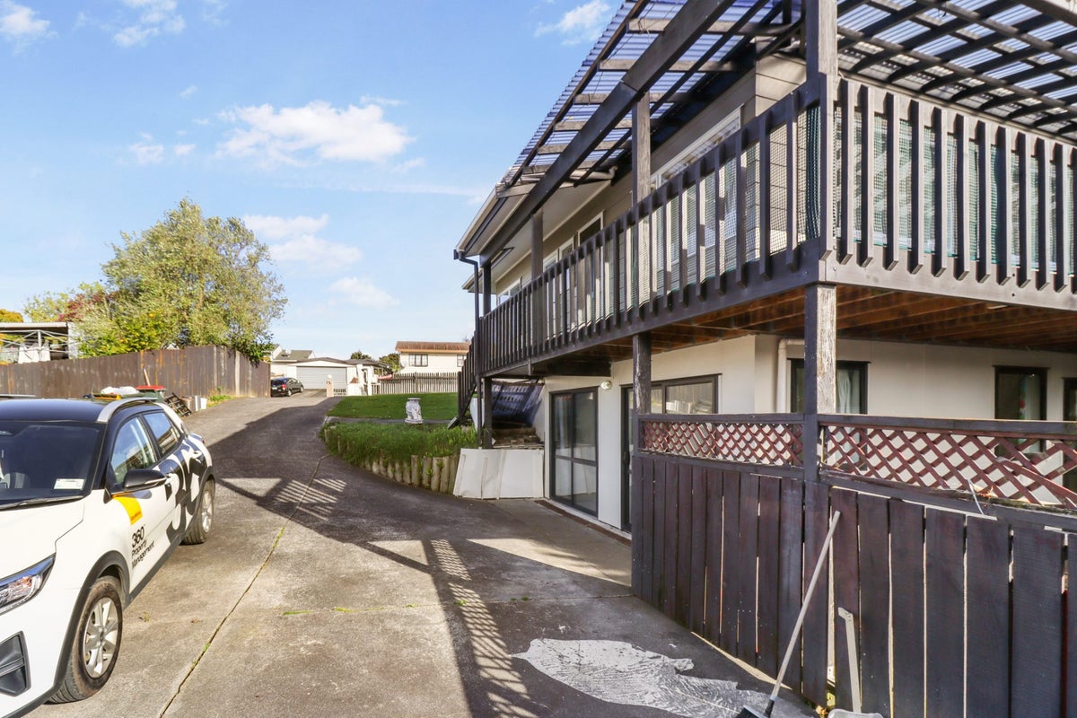 3 Kirklow Place, Goodwood Heights, Auckland - Carousel 2