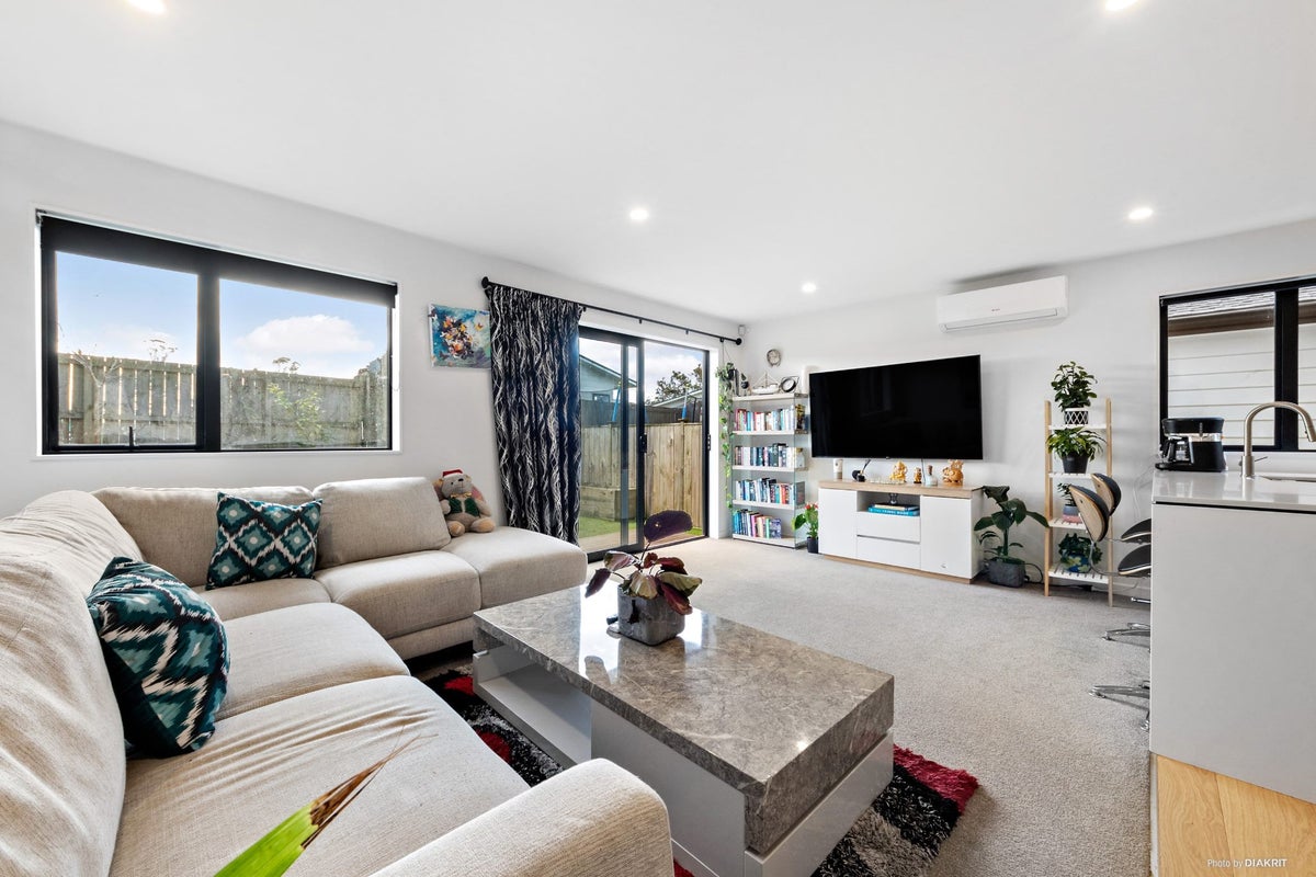 15 Korowha Place, New Lynn, Auckland - Carousel 2