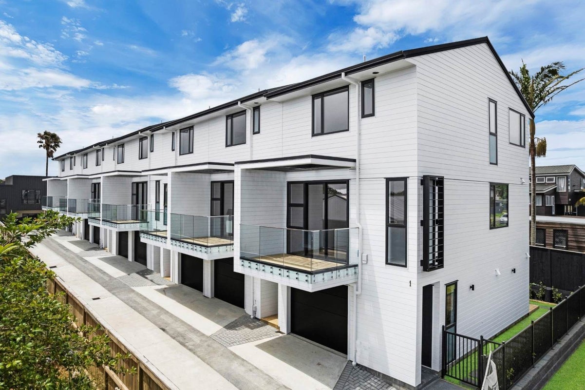 20 Ayr Road, Pakuranga, Auckland - Carousel 1