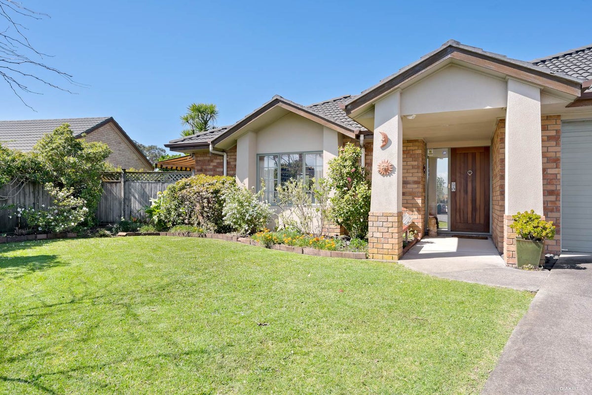 11 Atworth Way, Burswood, Auckland - Carousel 2