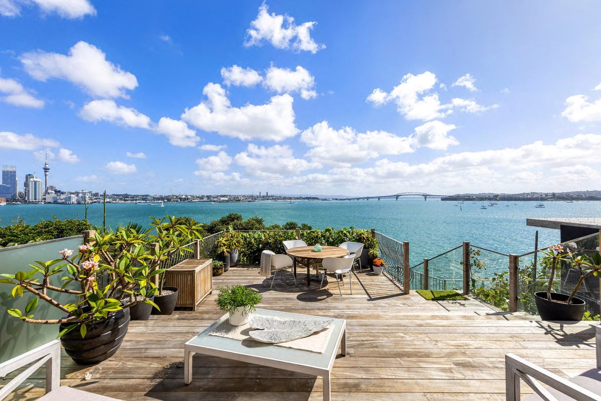 2/104 Stanley Point Road, Stanley Point, Auckland - Carousel 1
