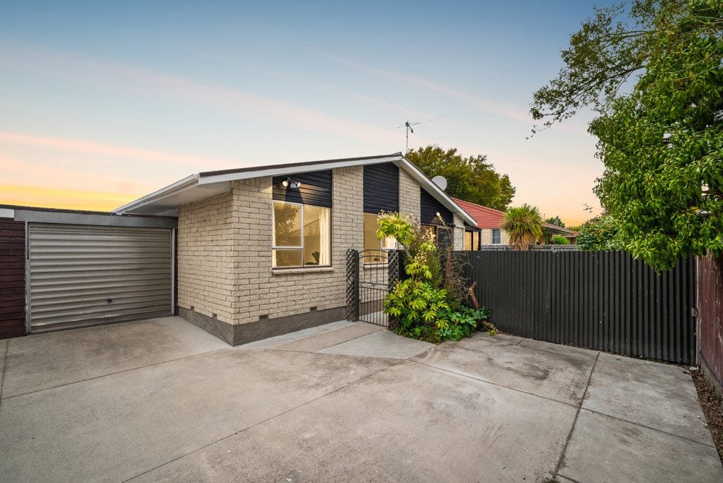2/32 Prestons Road, Redwood, Christchurch - Carousel 1