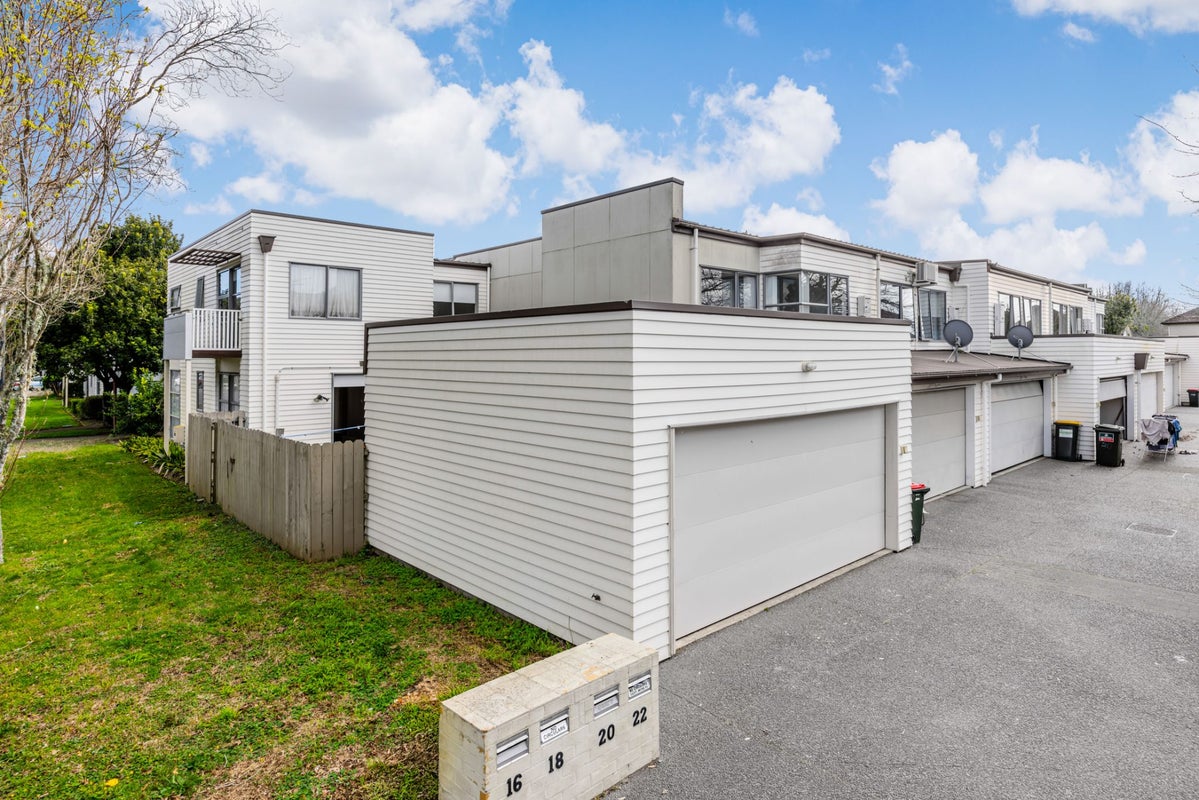 16 Figaro Crescent, Takanini, Auckland - Carousel 2