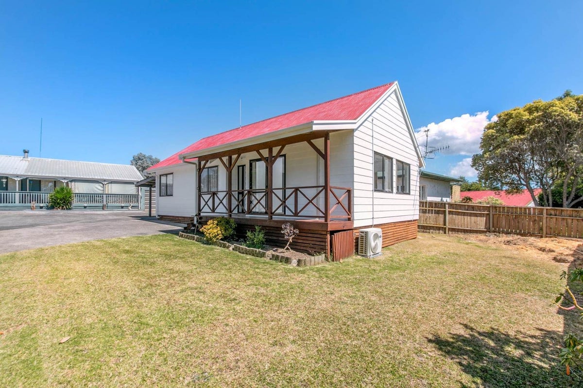 2/26 Queen Mary Avenue, New Lynn, Auckland - Carousel 1