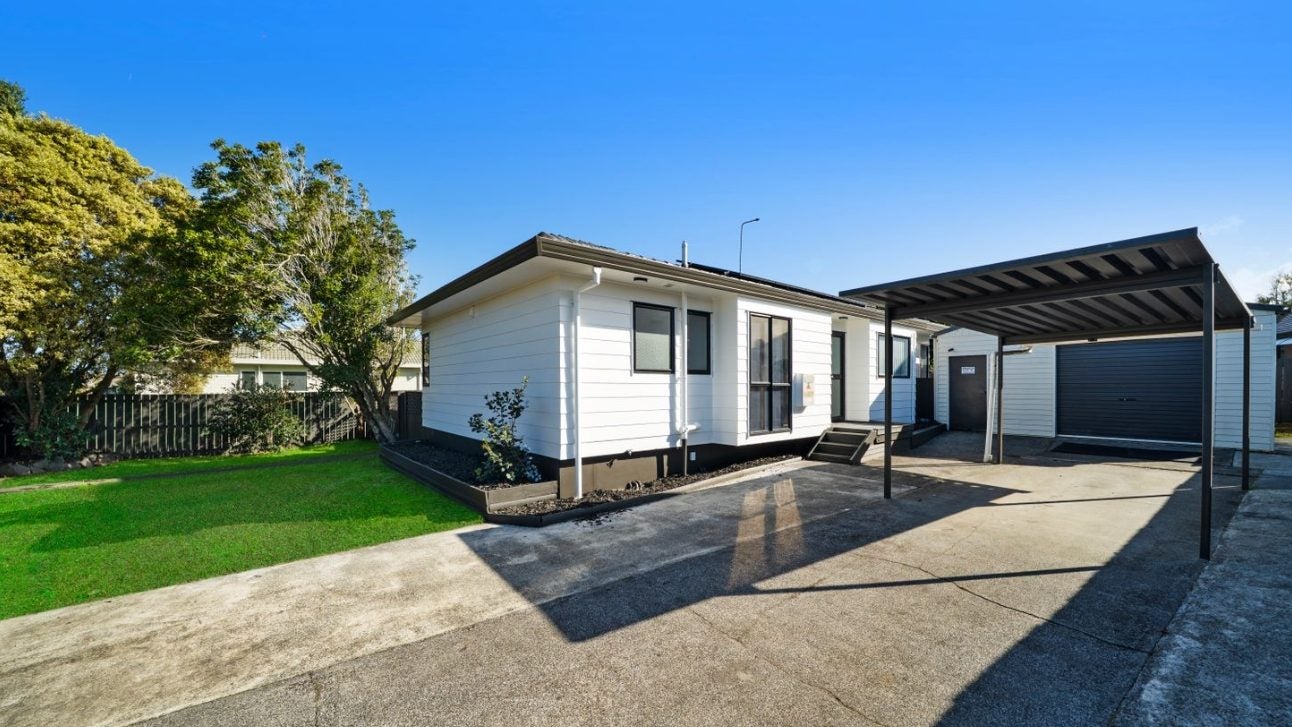 2/19 Bernina Place, Weymouth, Auckland - Carousel 1