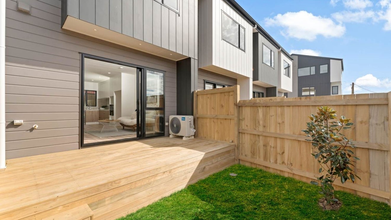 7/40 Saint Leonards Road, Kelston, Auckland - Carousel 1