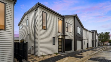 7D Poto Street, Te Atatu South, Auckland - Carousel 1