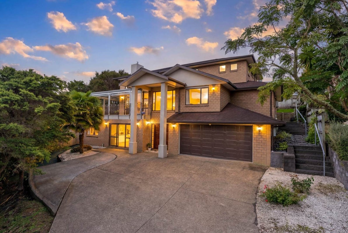17 Lakeridge Close, Northcross, Auckland - Carousel 1