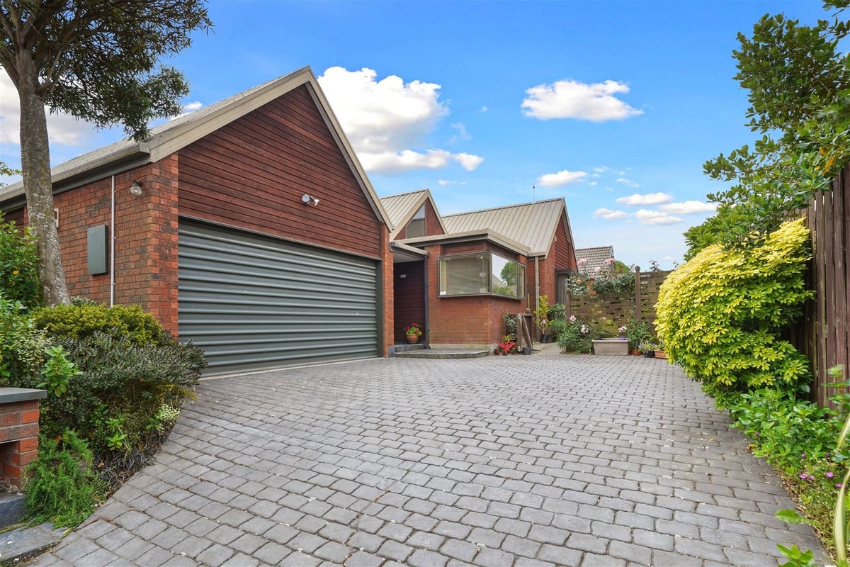 2/6 Cricklewood Place, Avonhead, Christchurch - Carousel 1