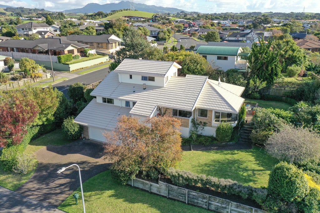 1 Maple Crescent, Whalers Gate, New Plymouth - Carousel 1