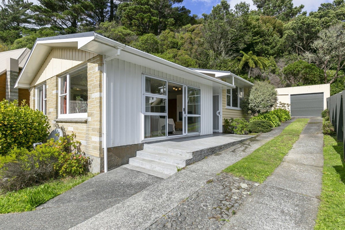 196 Pembroke Road, Wilton, Wellington - Carousel 1