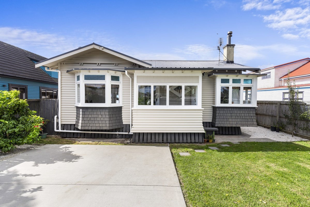 2 Waterview Road, Favona, Auckland - Carousel 21
