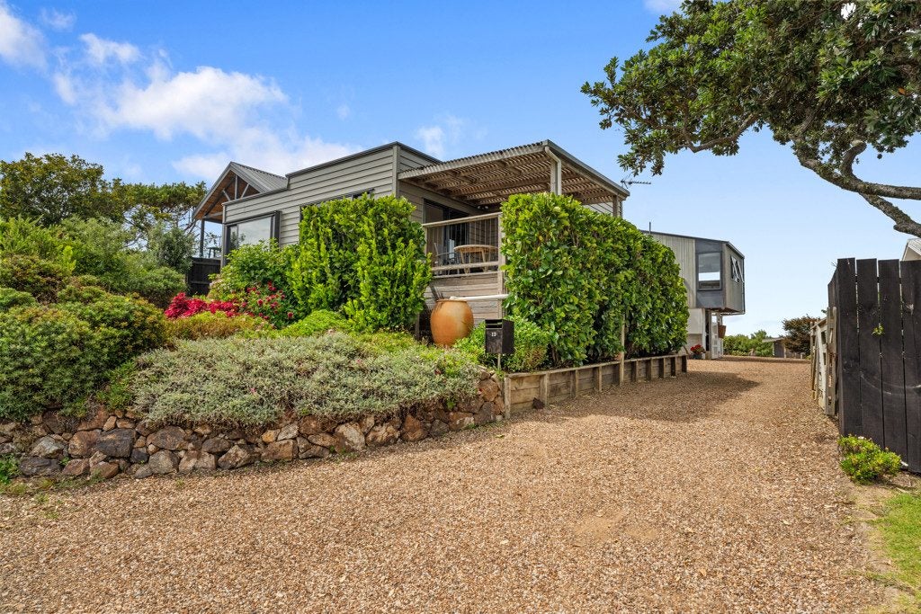 13 Hauraki Road, Oneroa, Waiheke Island - Carousel 2