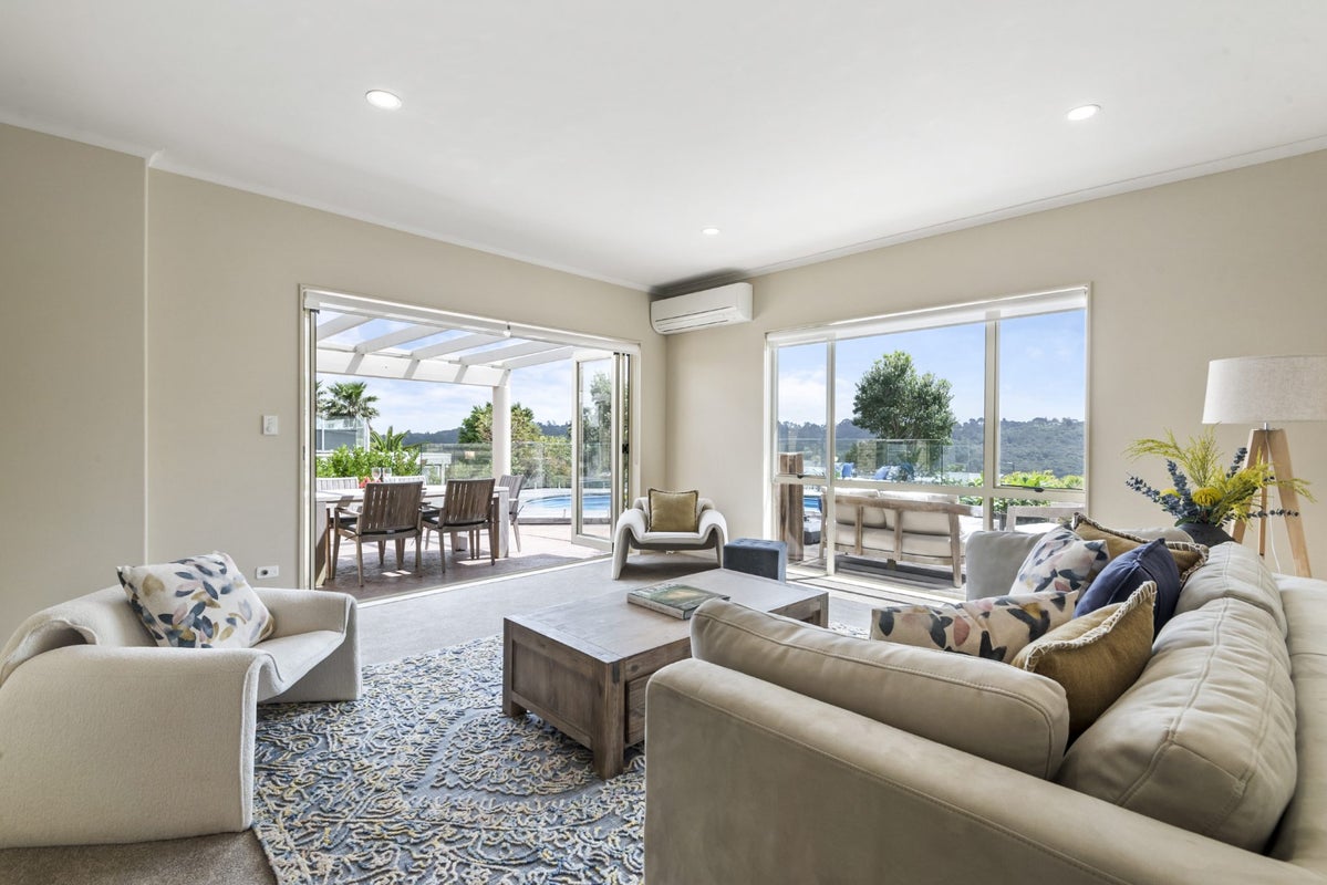 15 Rangi Avenue, Schnapper Rock, Auckland - Carousel 2