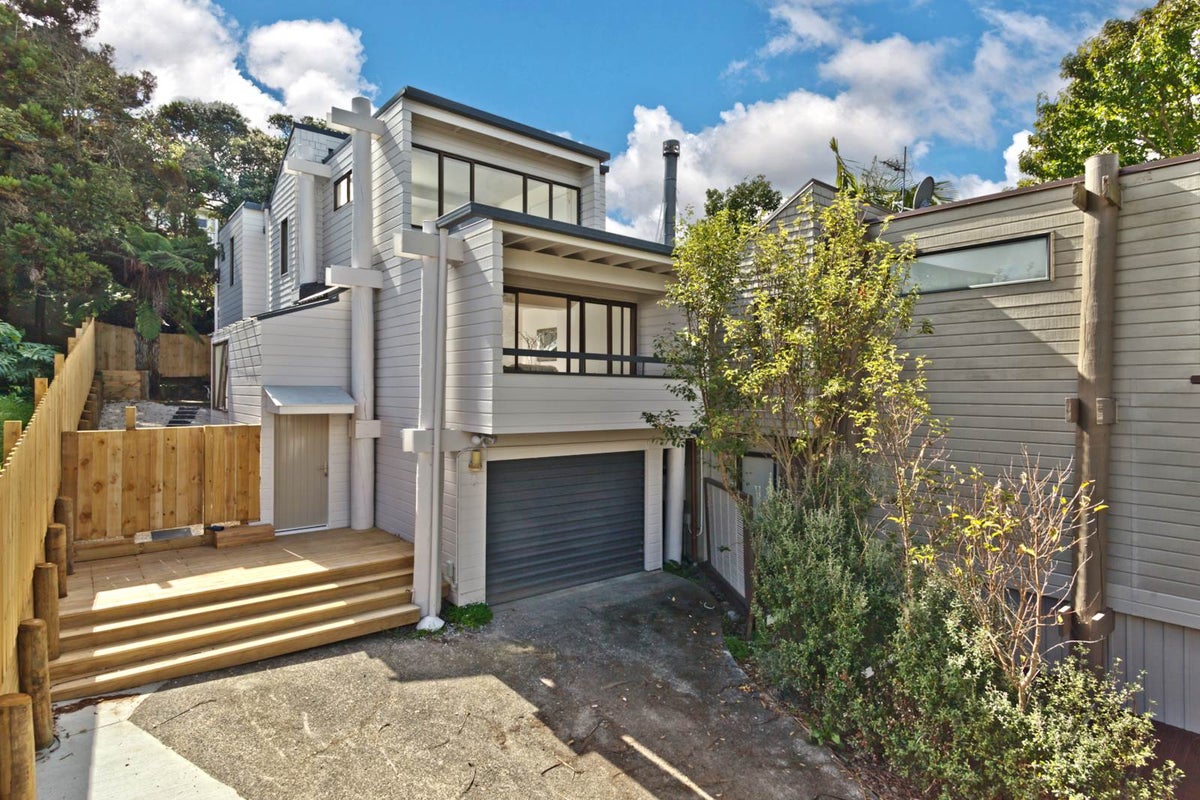 2 Seaton Road, Murrays Bay, Auckland - Carousel 1