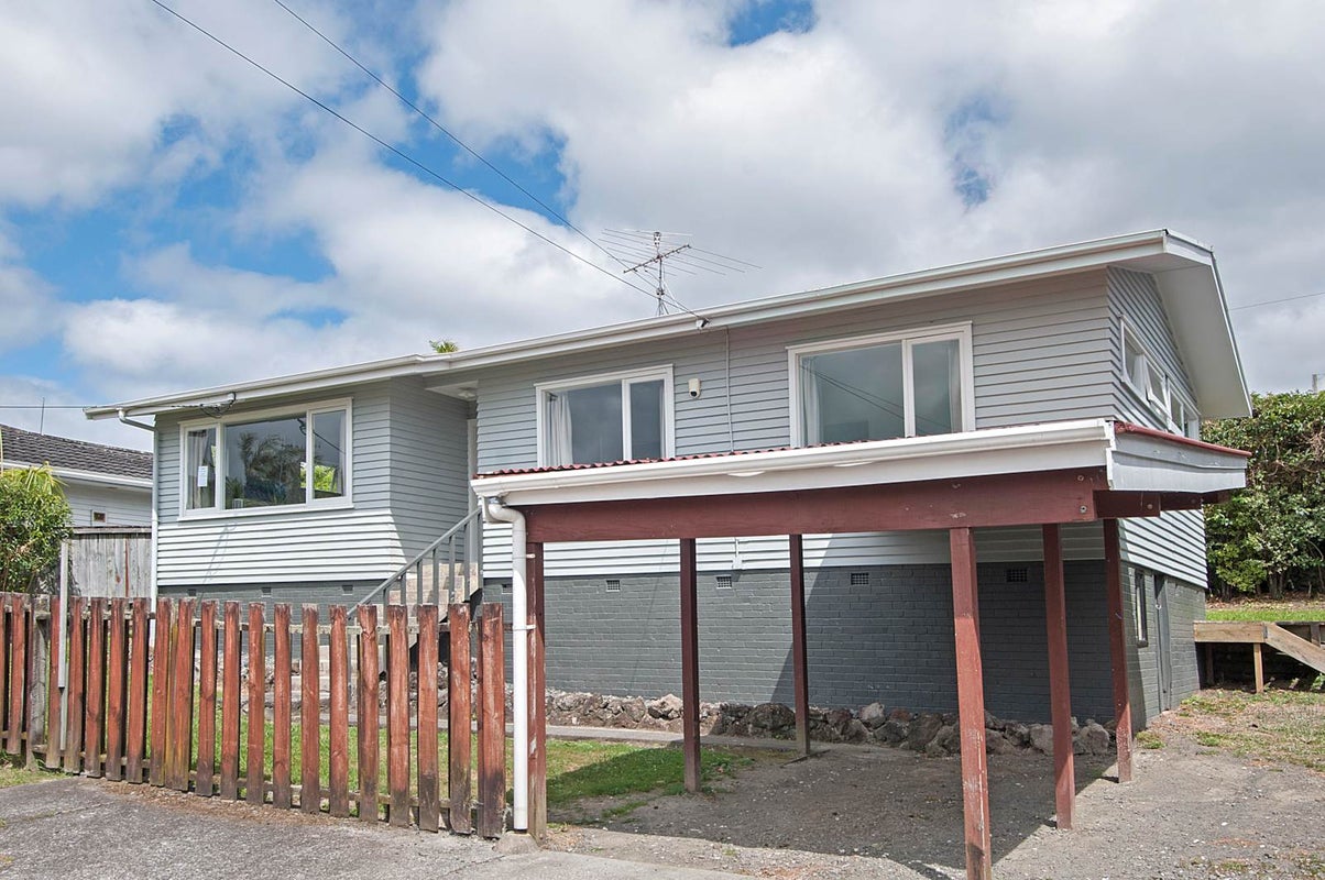 1/6 Braebank Lane, Te Atatu South, Auckland - Carousel 1