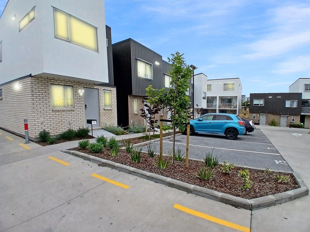 10 Ngae Place, Mangere East, Auckland - Carousel 2