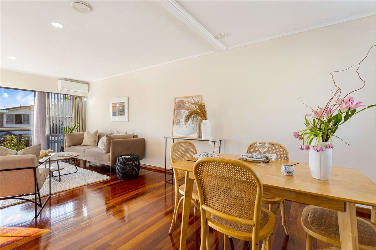 2/61 Royal View Road, Te Atatu South, Auckland - Carousel 2