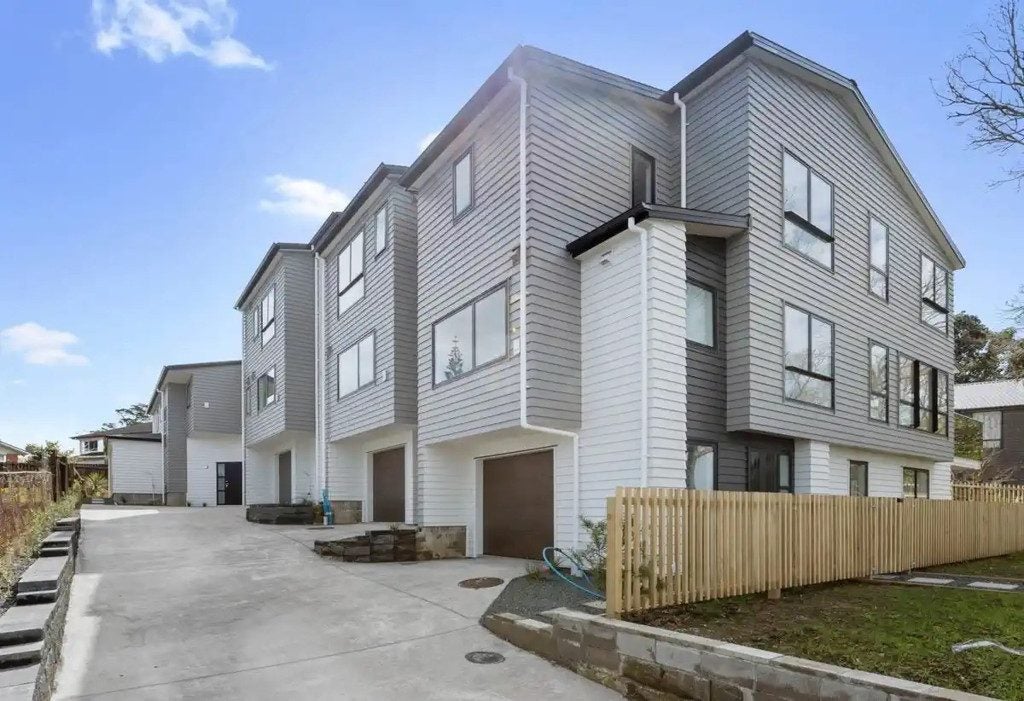 7C Titirangi Road, New Lynn, Auckland - Carousel 1