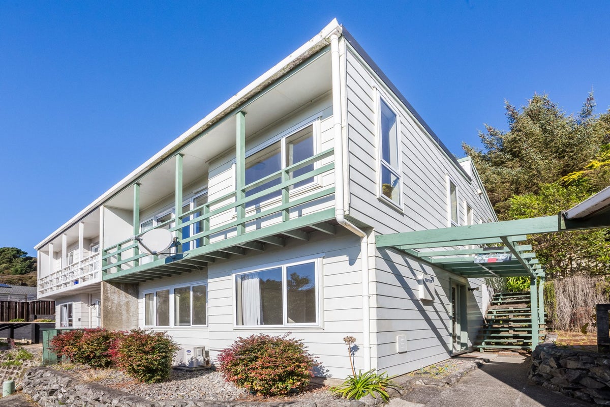10B Yarrow Place, Papakowhai, Porirua - Carousel 1