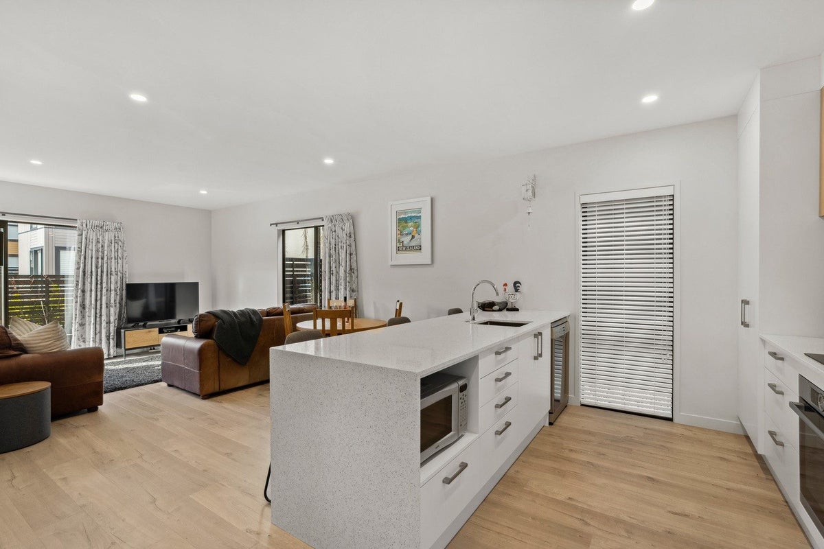 33 Mulholland Drive, Jacks Point, Queenstown-Lakes, Otago - Carousel 2