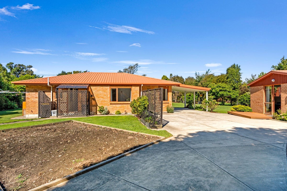 1 Crusader Drive, Ruby Bay, Mapua - Carousel 1
