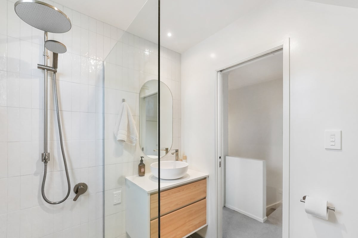 2/49 Jillteresa Crescent, Half Moon Bay, Auckland - Carousel 27