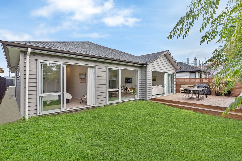 17A Waione Avenue, Te Atatu Peninsula, Auckland - Carousel 1