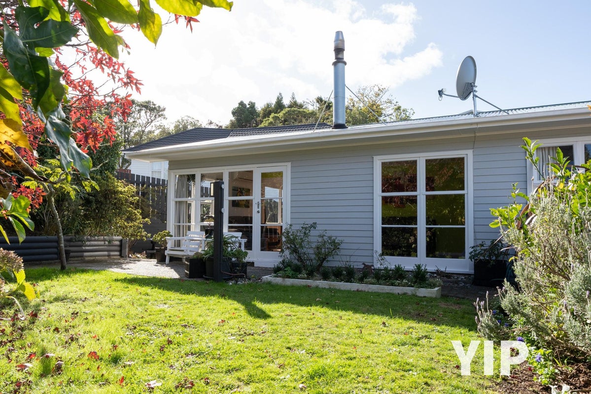 36 Batchelor Street, Newlands, Wellington - Carousel 1