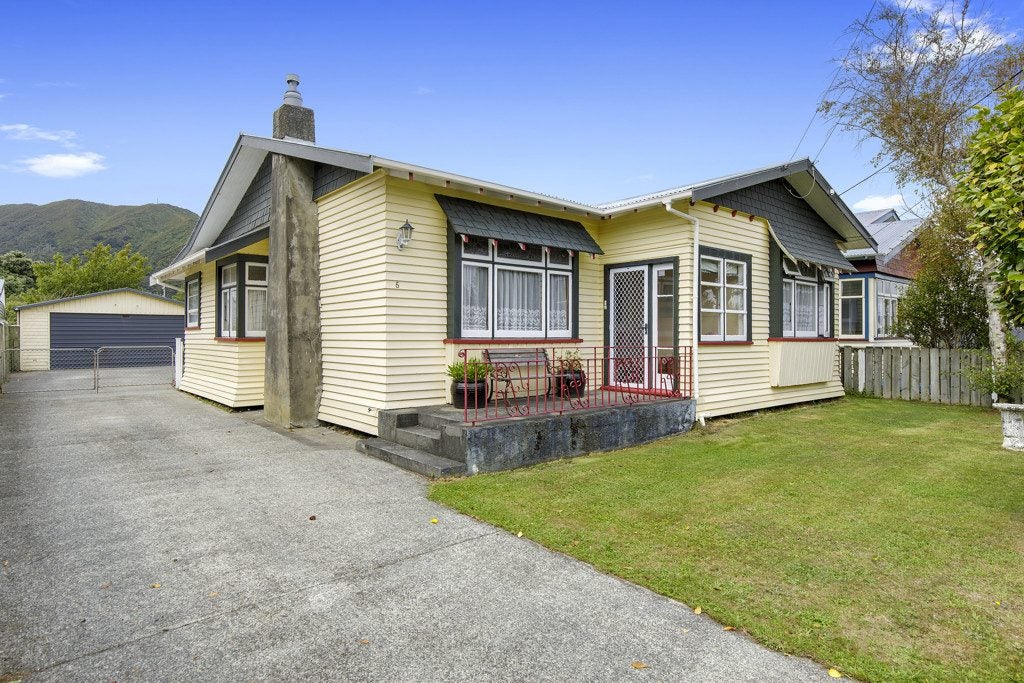 5 Moana Grove, Waiwhetu, Lower Hutt - Carousel 1