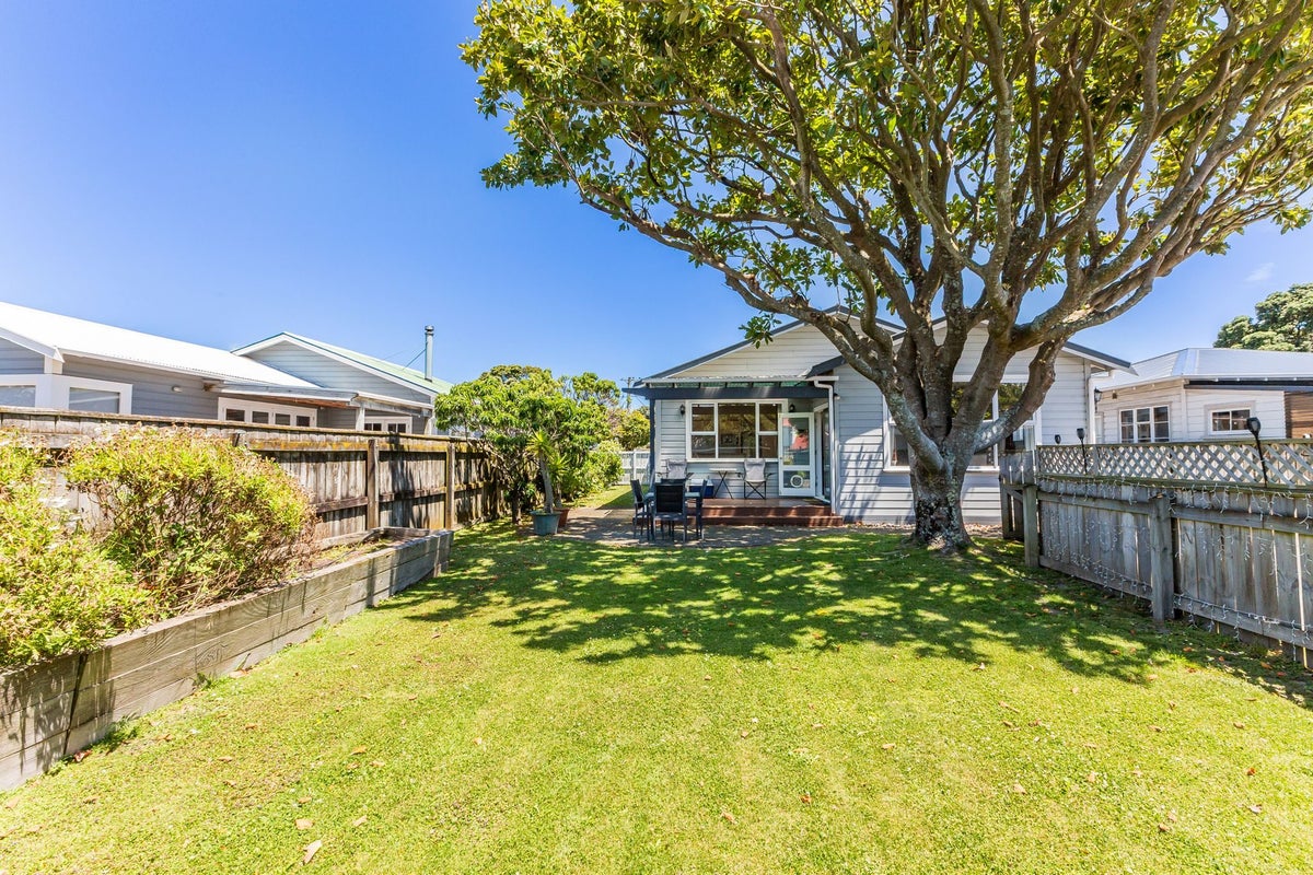 7 North Street, Petone, Lower Hutt - Carousel 2