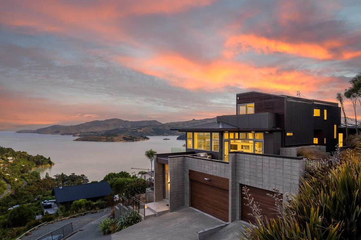 7 Leading Light Lane, Governors Bay, Lyttelton - Carousel 1